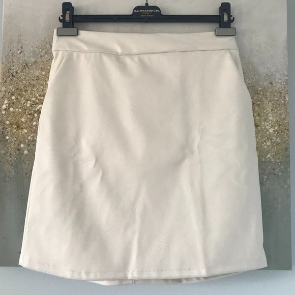 🇮🇹 Philharmonie by Grace White Faux Leather Skirt (NWT, Made in Italy) - Picture 1 of 9